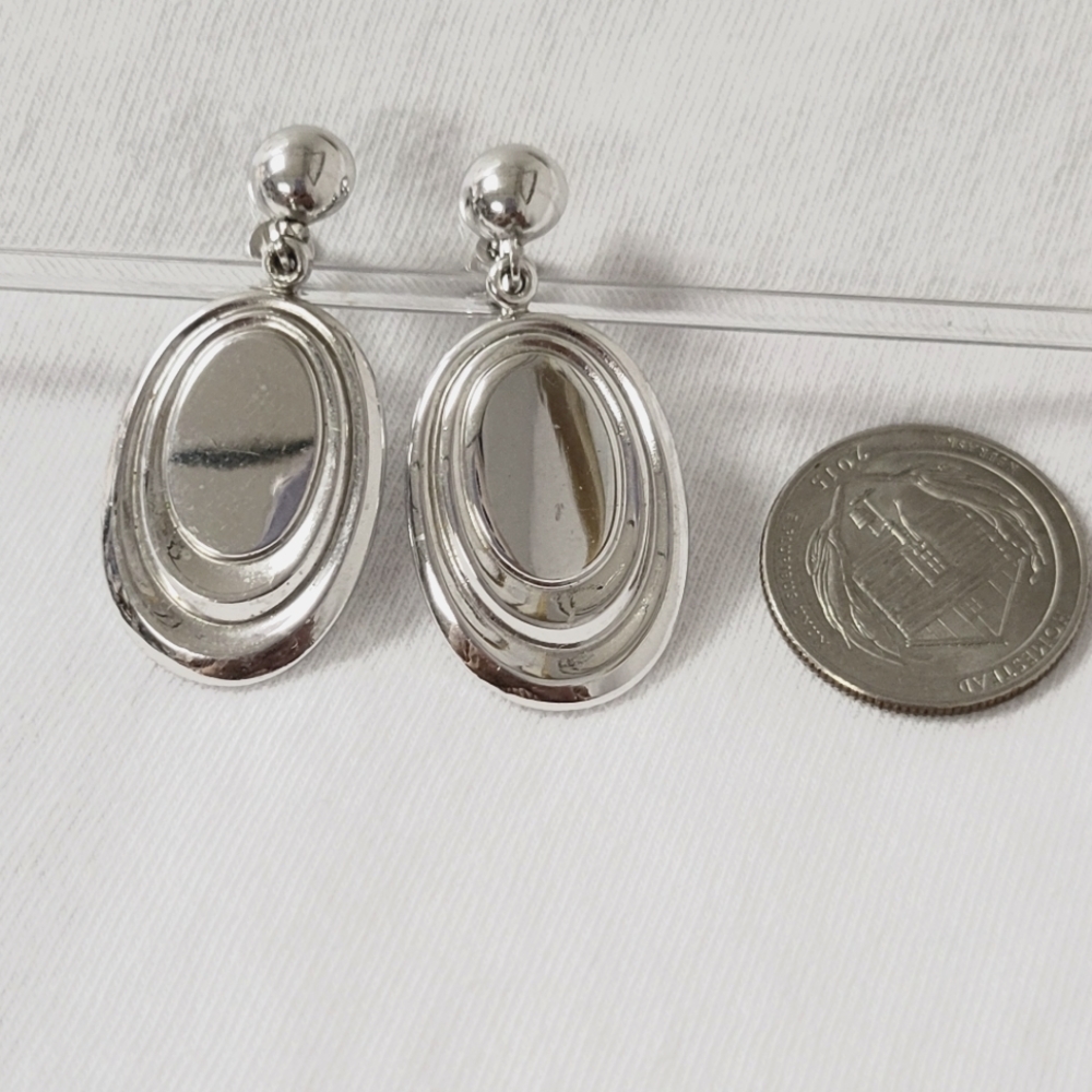 Vintage silvertone screw back earrings
